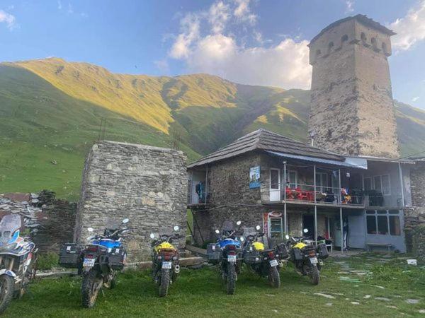 Old Tower Guesthouse - Kafe Ушгули Екстериор снимка