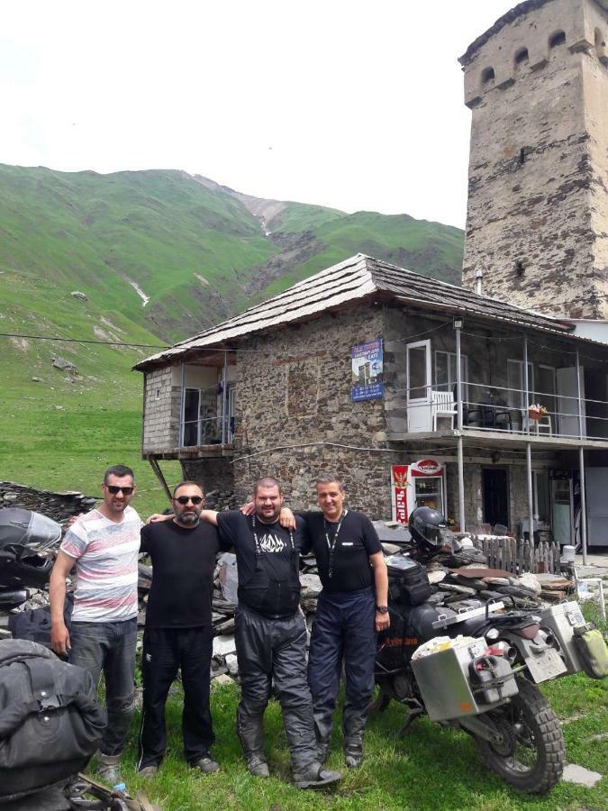 Old Tower Guesthouse - Kafe Ушгули Екстериор снимка